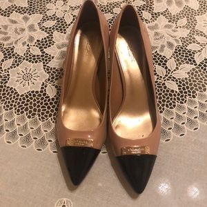 Coach Nude/Black Pumps